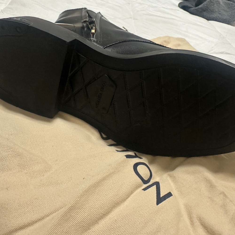 Authentic Louis Vuitton lace up ankle boots - Picture 7 of 9